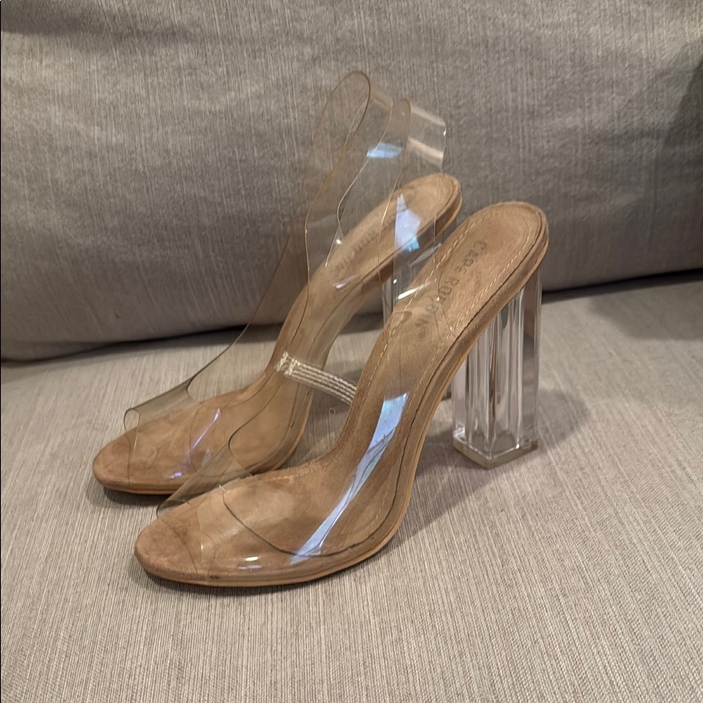 Cape Robbin Cream Heels with Modern Design